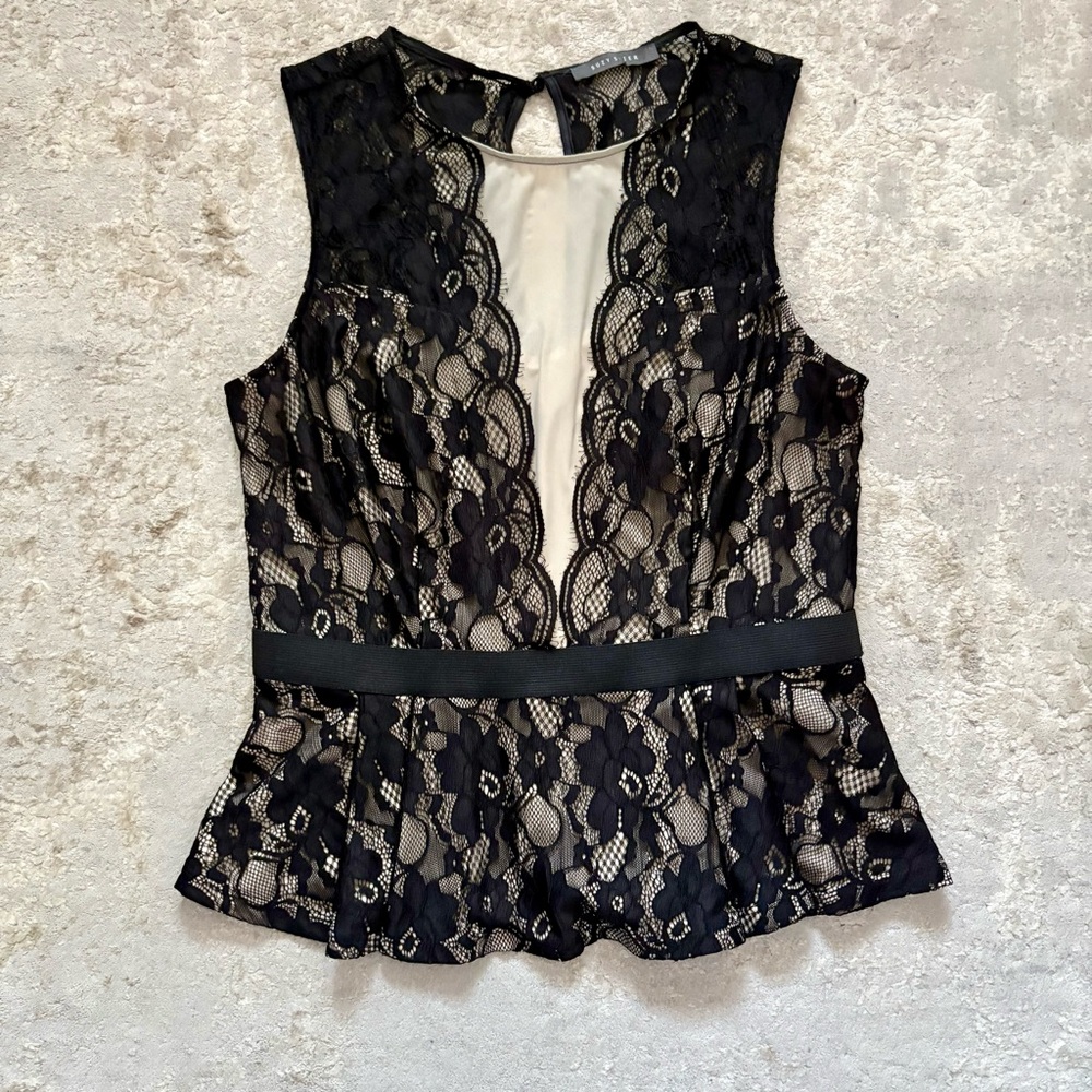Suzy Shier Black Lace Peplum Sleeveless Top Size Medium - Picture 3 of 9